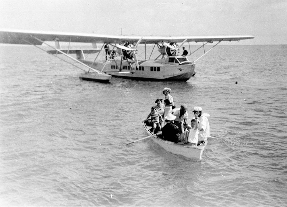 Coming Ashore at Cat Cay, Bahamas From PAHF/Ernest Hemingway Collection. JFK Library)